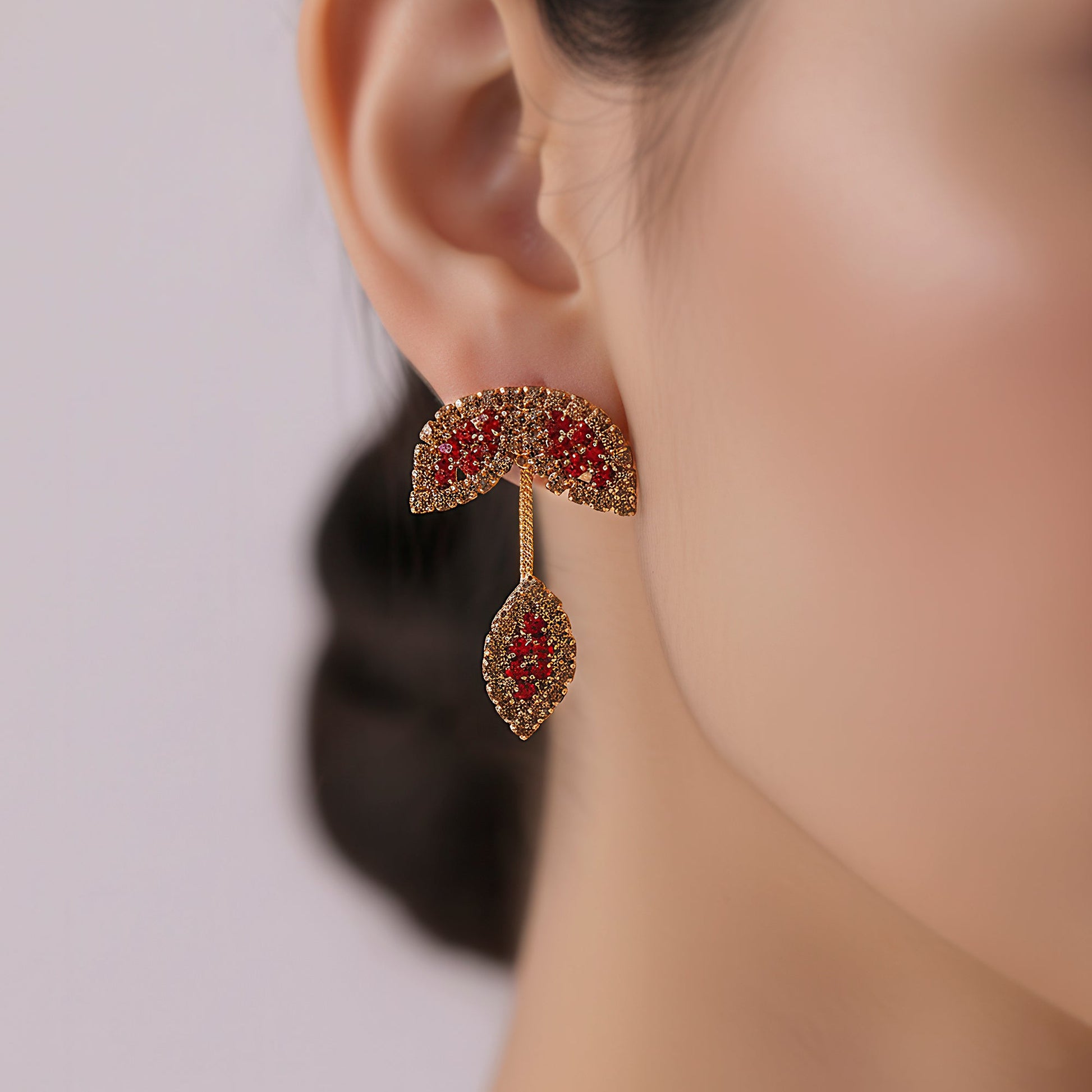 Pera Women's Necklace and Earring Set | Elegant Floral Design with Sparkling Gemstones 2