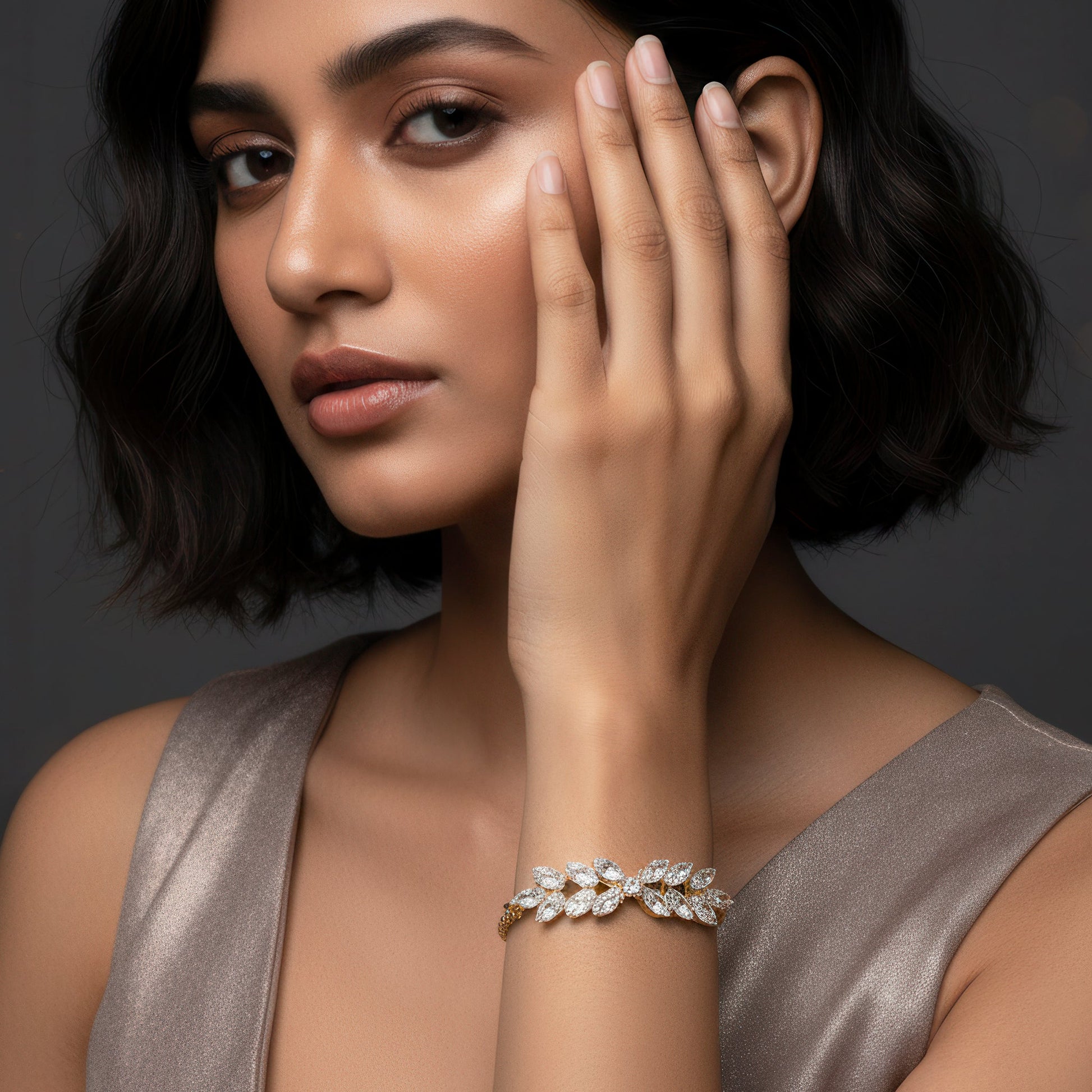 Pera Women's Bracelet | Nature-Inspired Chain with Crystal Accents 2