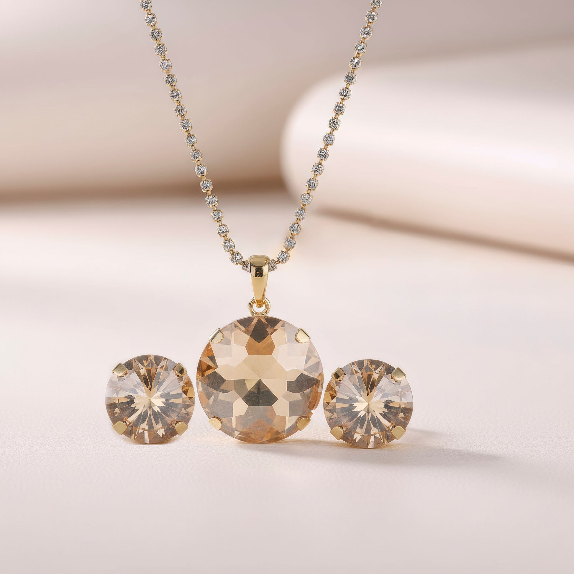 Pera Women's Jewelry Set | Crystal Pendant Necklace and Earrings 1